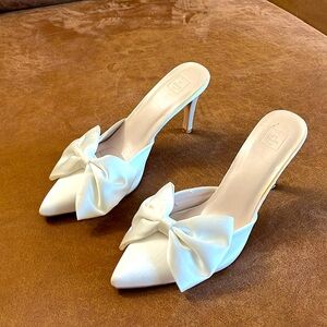 White bow bridal mules size 7.5